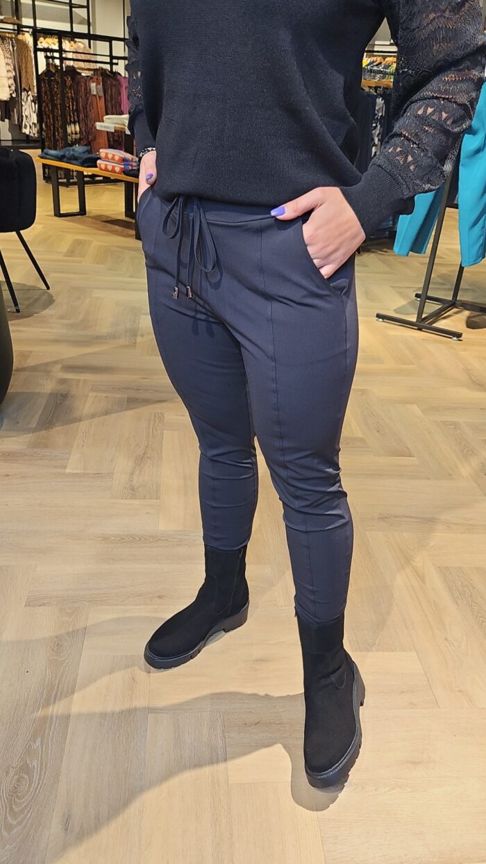 Mi-Piace SLIM FIT TRAVEL BROEK zwart