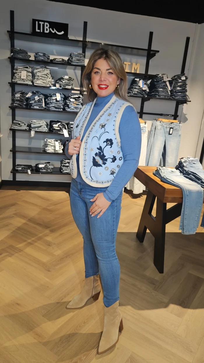 C&S Tory Gilet Ice Blue