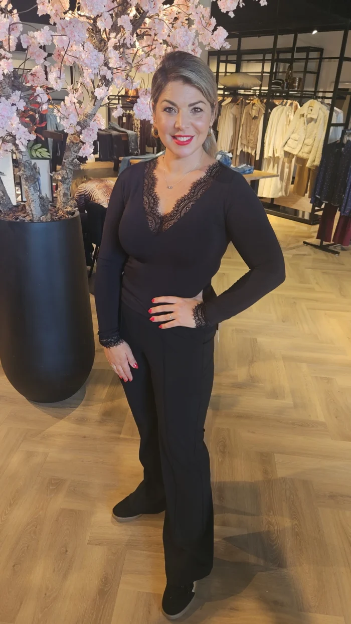 Triple Nine cashmere top zwart kant