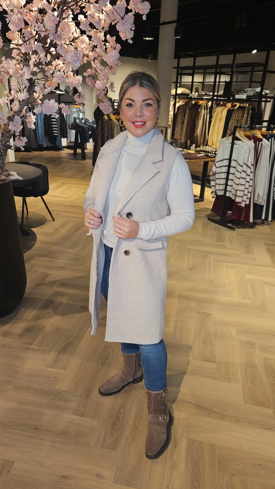 Senorita gilet met knopen beige