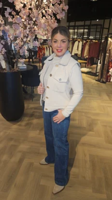 Senorita Beige gilet met gouden knop