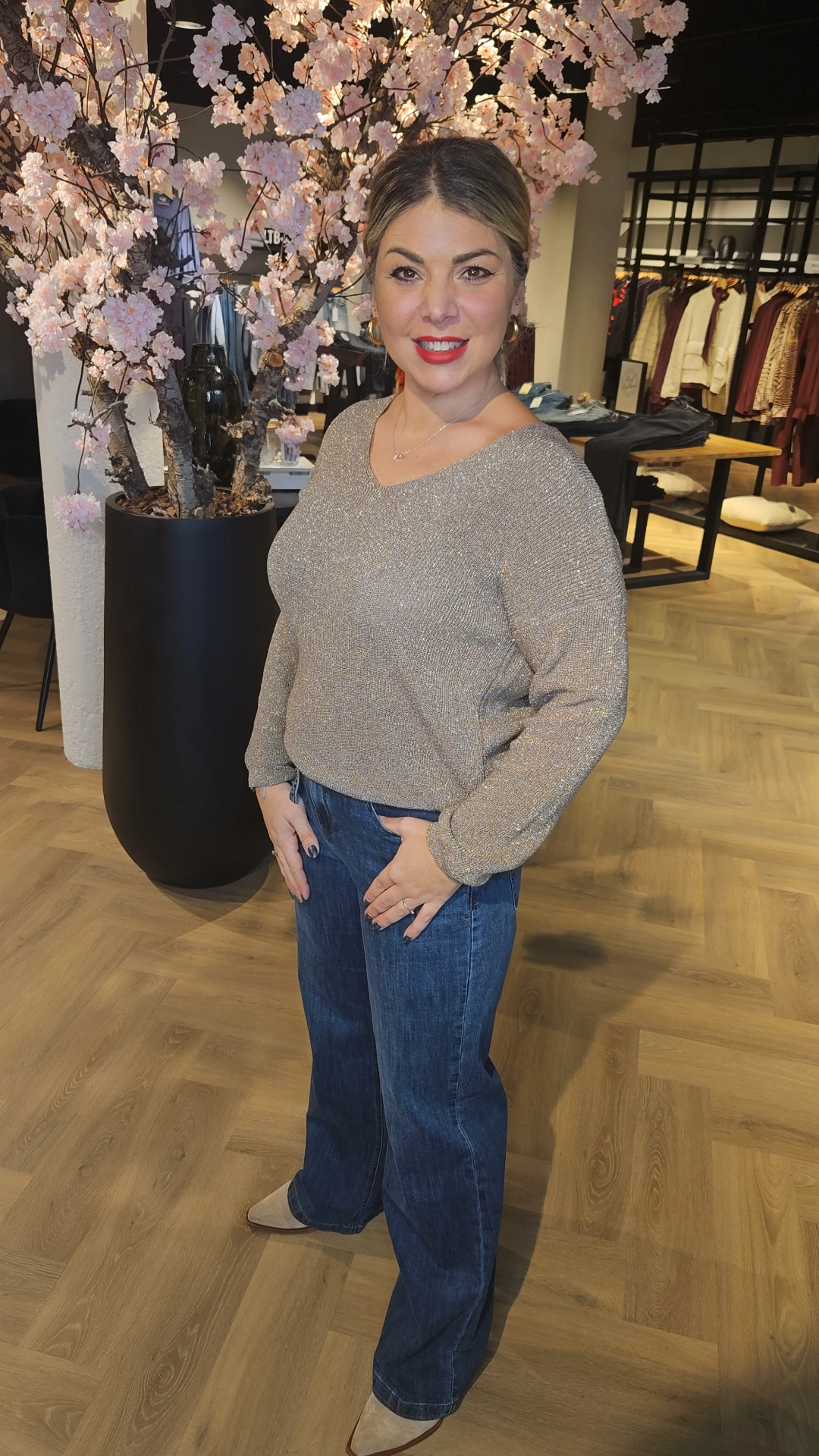 Senorita glitter top met vhals taupe