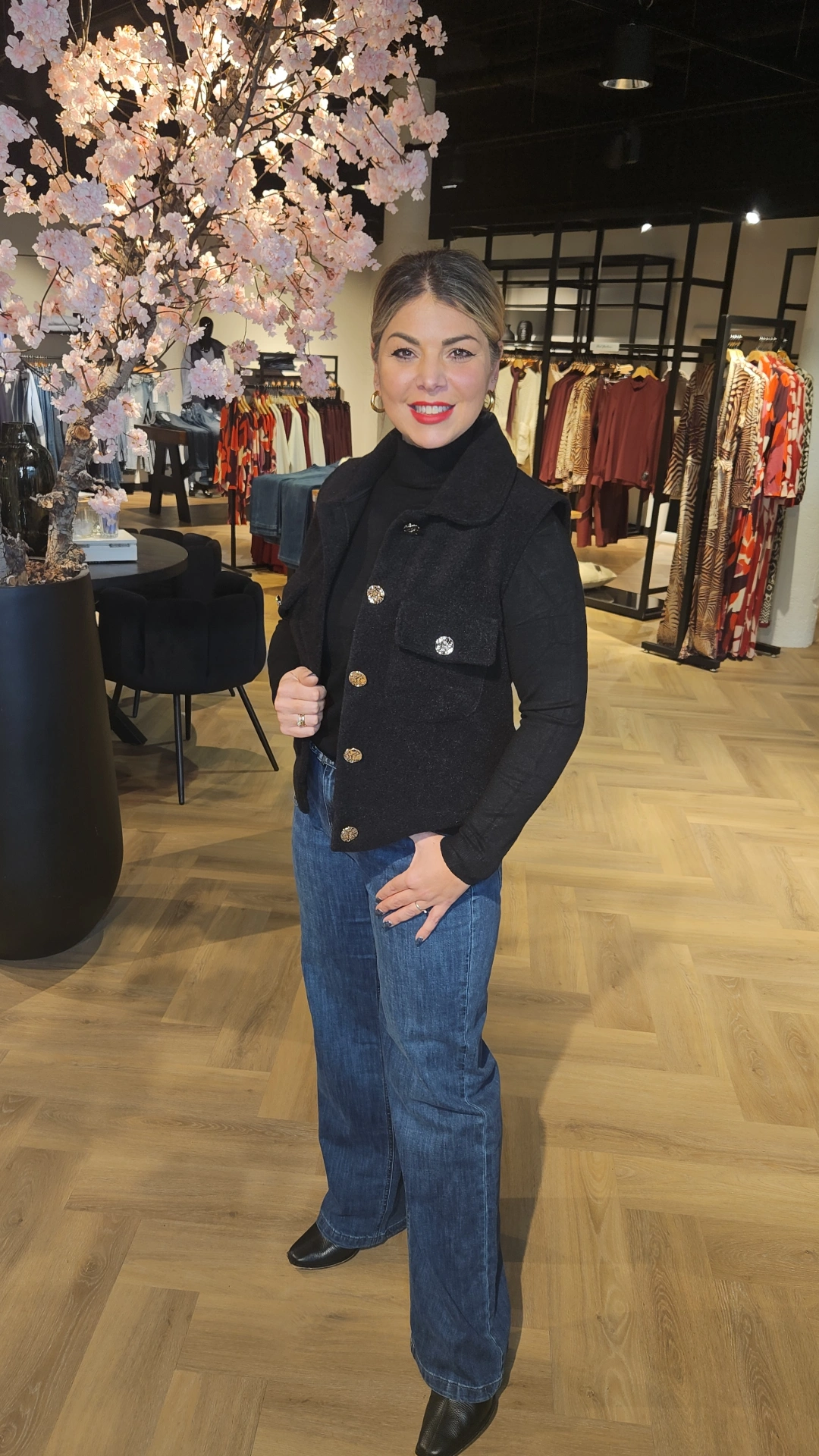 Senorita Zwart gilet met gouden knop