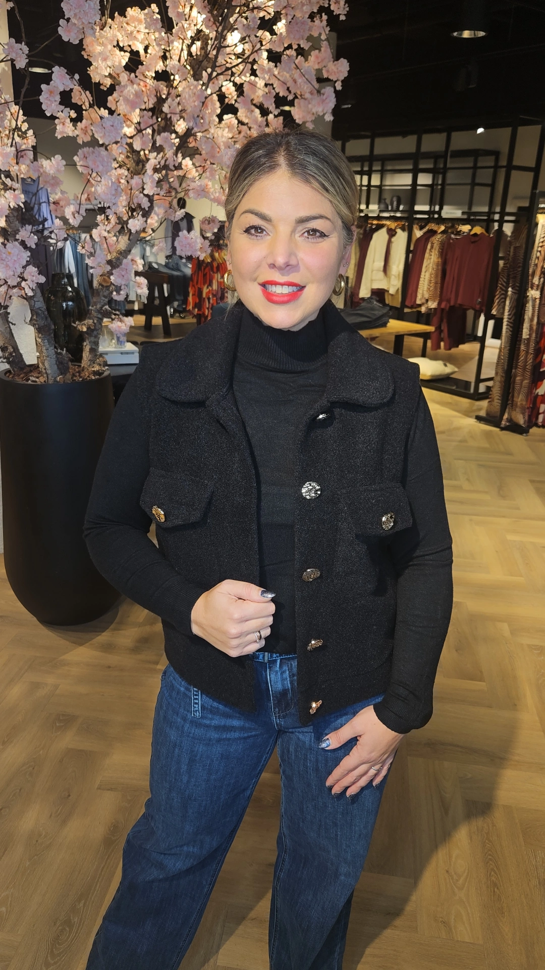 Senorita Zwart gilet met gouden knop - Afbeelding 2