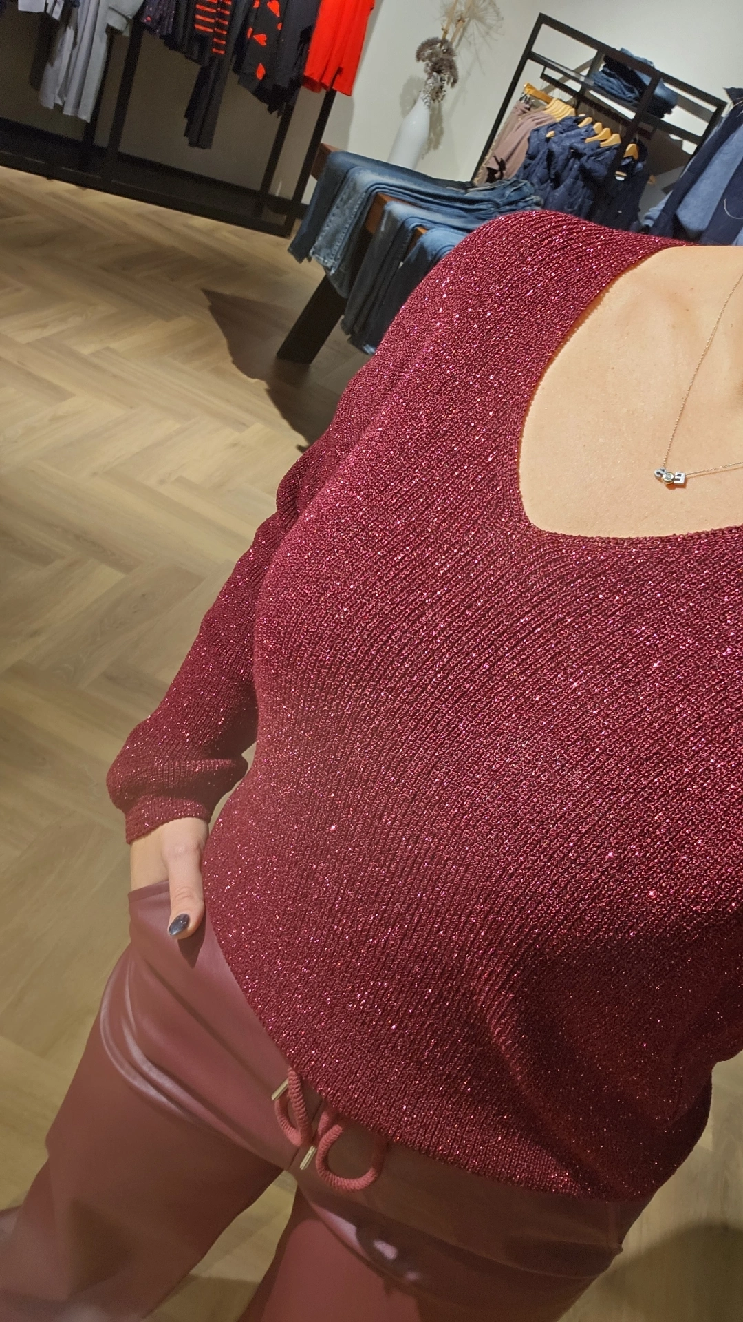 Senorita glitter top met vhals bordeau - Afbeelding 3