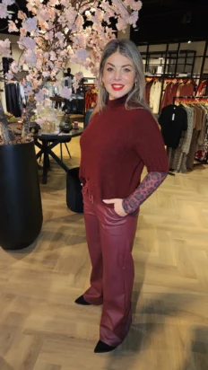 Triple Nine col trui bordeau