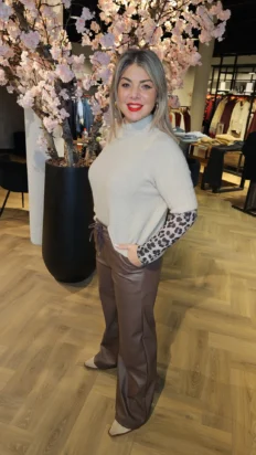 Triple Nine col trui beige