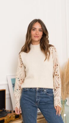 Adriana trui met kant beige