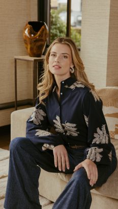 C&S Loreen blouse midnight blue sand